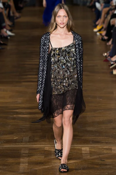 Look 24